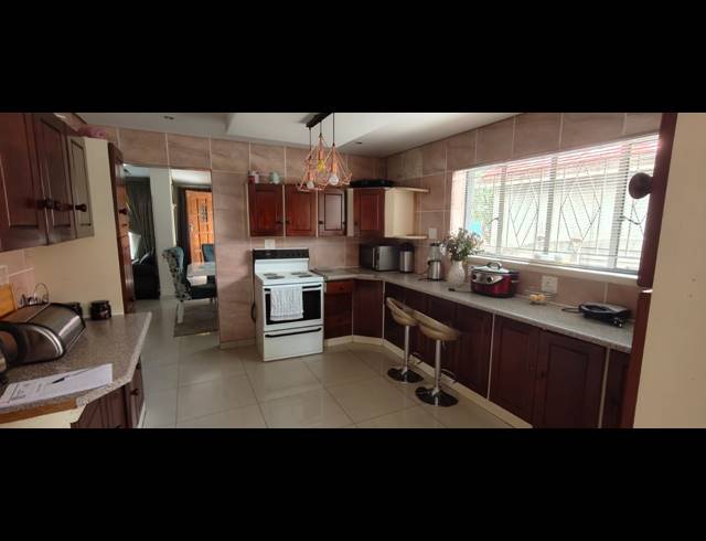 4 BEDROOM HOUSE TO LET IN THREE RIVERS